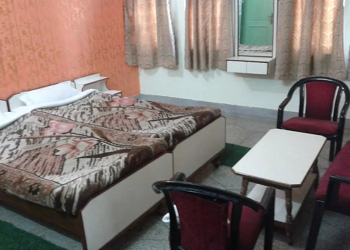Radiant Ymca Tourist Hostel Varanasi